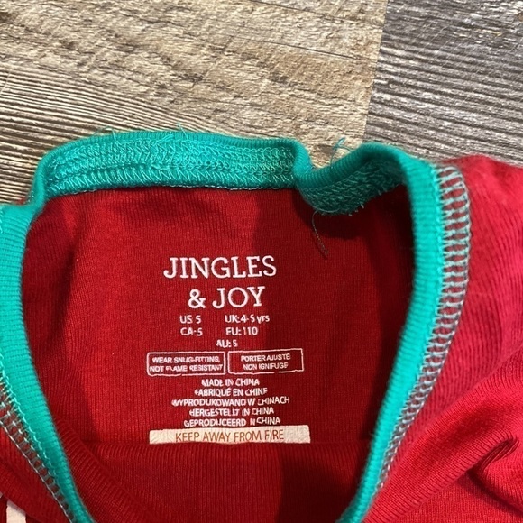 MERRY Christmas Top - Picture 3 of 4